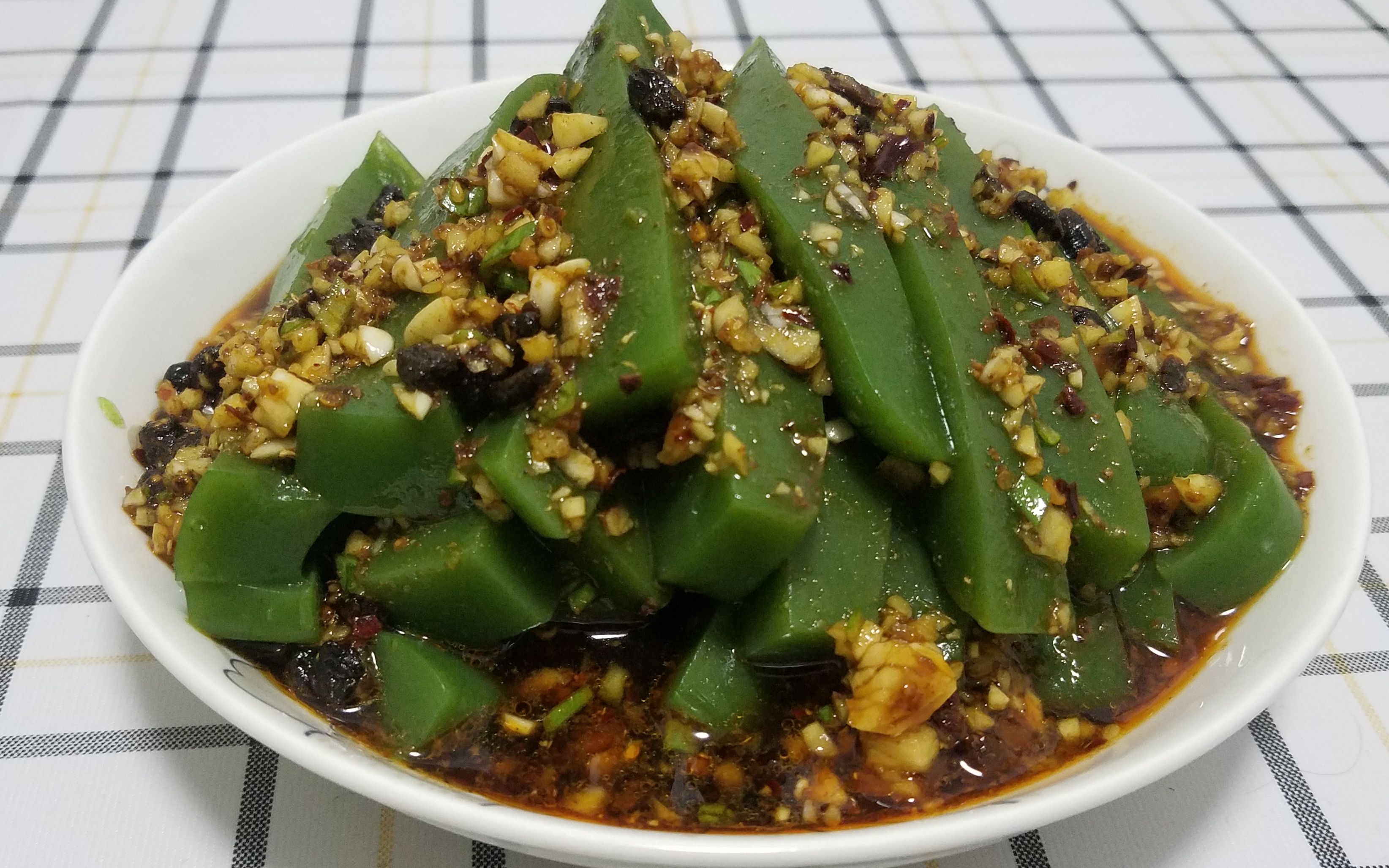 我的菠菜凉粉,男朋友说跟饭店味道一模一样超好吃,尿酸高的人也能吃哟