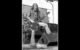 Télécharger la video: Metallica 贝斯手 CLIFF BURTON 的最后一首歌