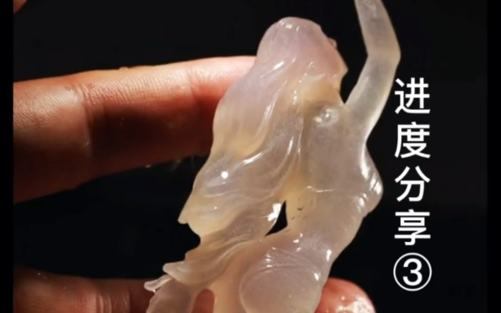 翡翠雕刻潜泳美女