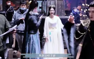 Download Video: 【花絮】白鹿和邓为合影，罗云熙气炸，双手搂住她的肩：只能看著我！