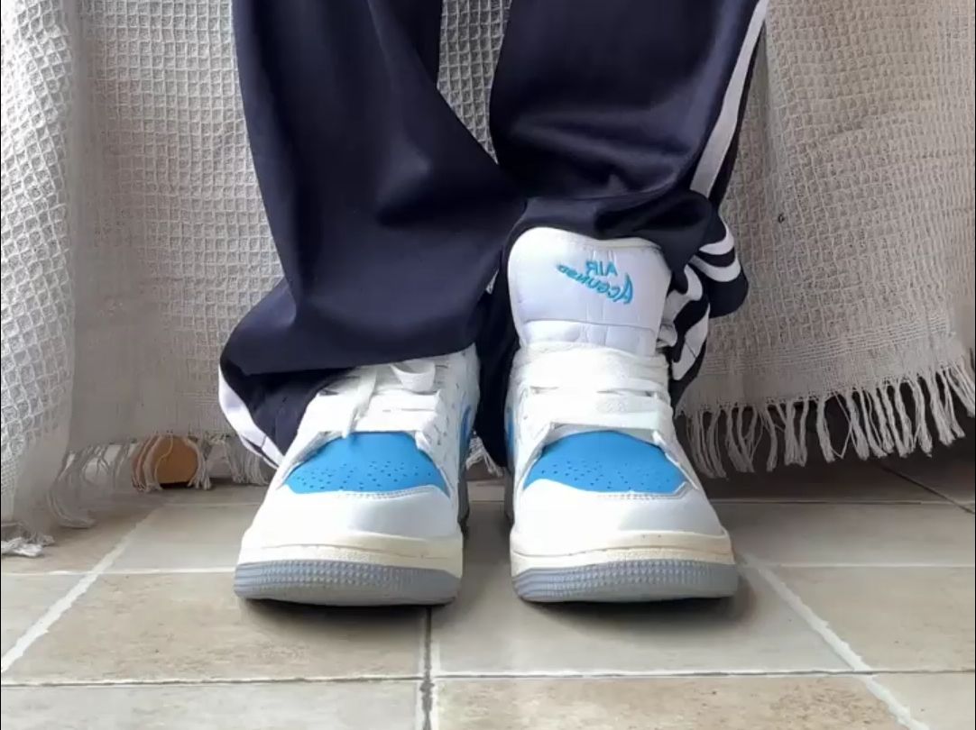 aj1低帮简单系个鞋带 轻松穿出时尚感