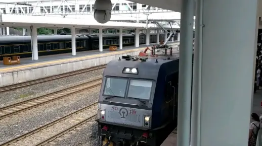 客车K351次十堰站1道停车，列车晚点37分钟