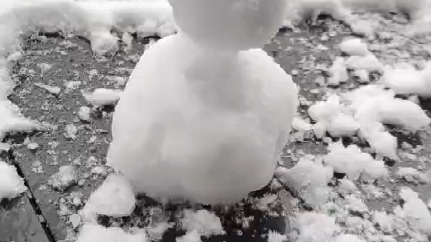 [图]小雪人好惨，头都掉了