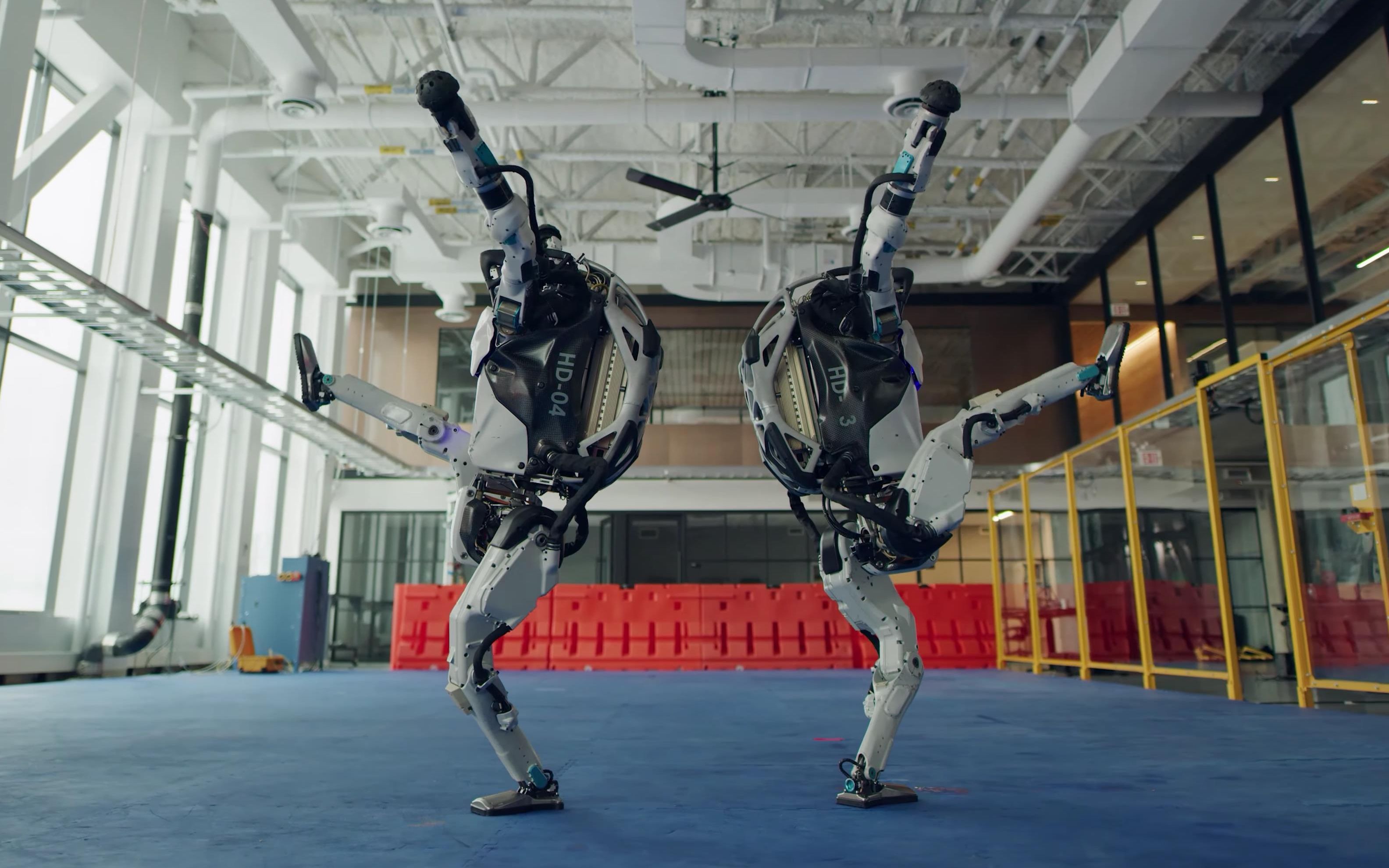 波士顿动力机器人全体献舞预祝新年,惊人的动作流畅性