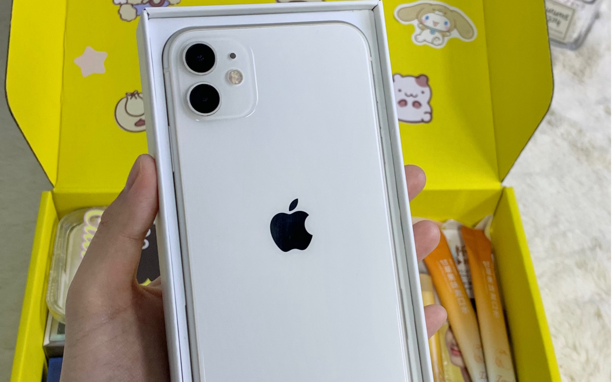 沉浸式体验来自小姐妹的iPhone11验机过程^^哔哩哔哩bilibili