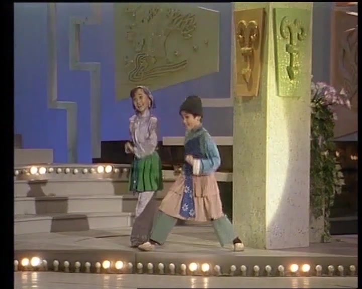 [图]1991央视春晚：小红花艺术团表演《少儿戏曲联唱》，惊艳全场