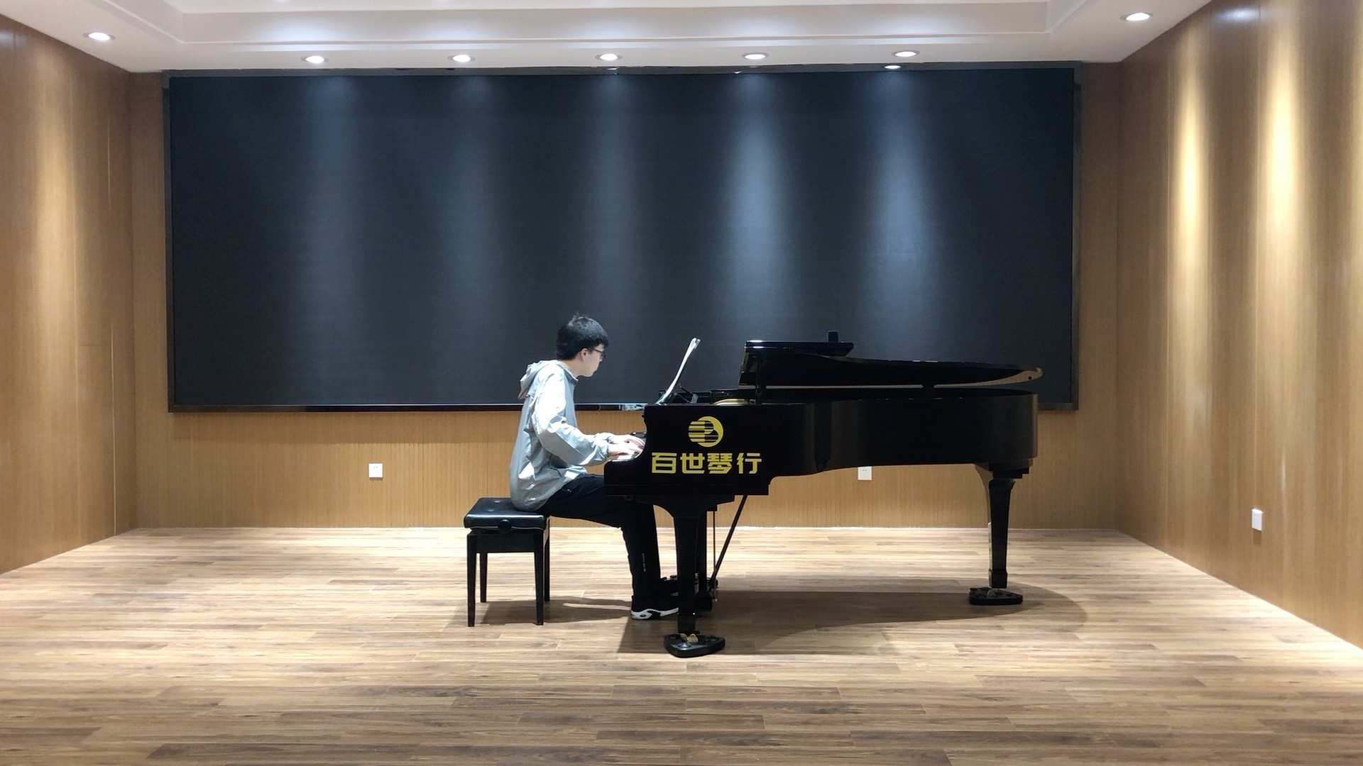 王远 钢琴图片