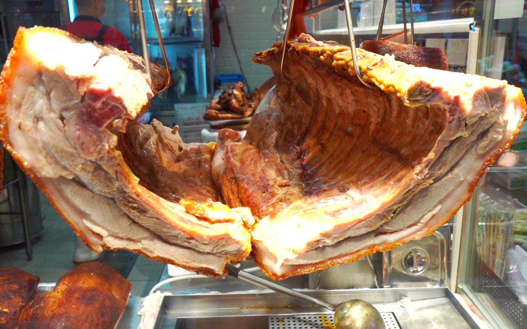 香港原创 热辣辣爆汁烧猪 烧腩骨$148斤 哪个部位最贵最好吃?