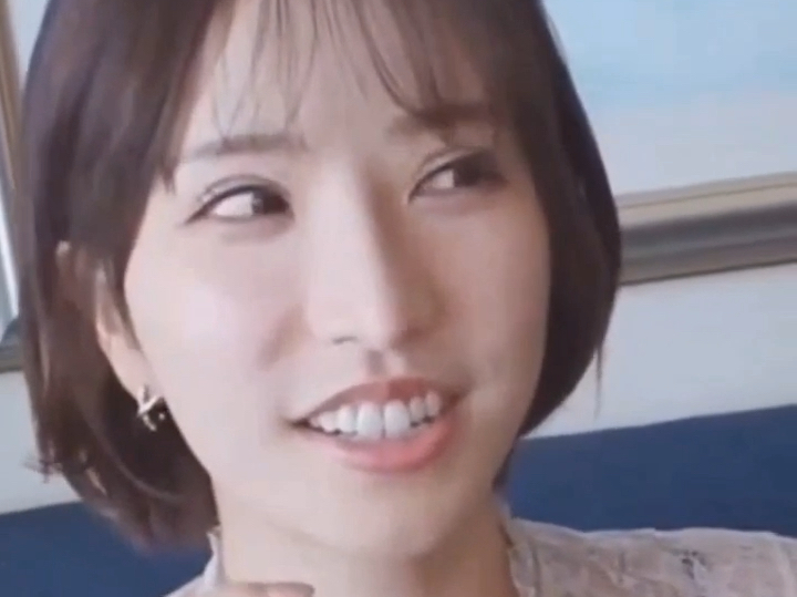 刘玥姐姐眼镜一摘火力就要全开