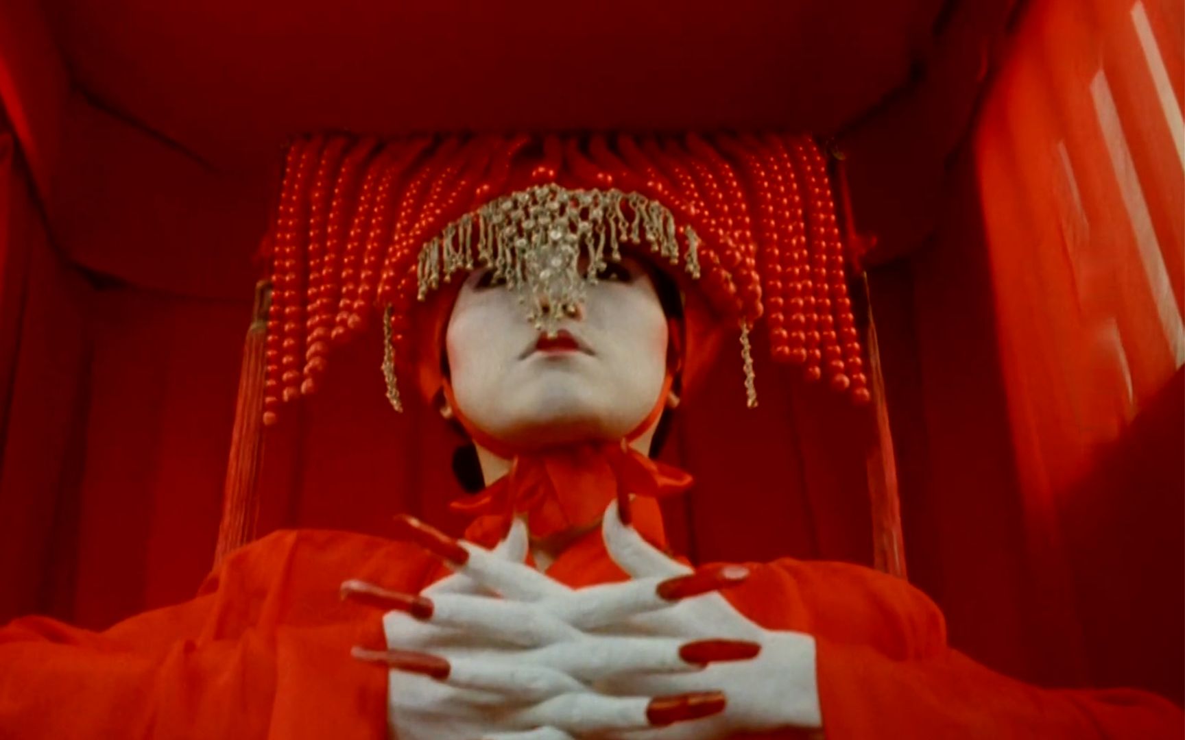 林正英最恐怖的电影,红白双煞被誉为华语鬼片最经典一幕!