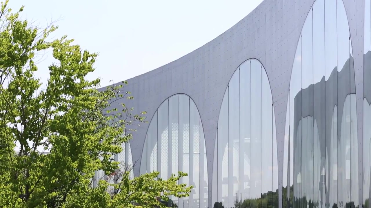 【图书馆】~多摩美术大学图书馆~设计师:伊东丰雄