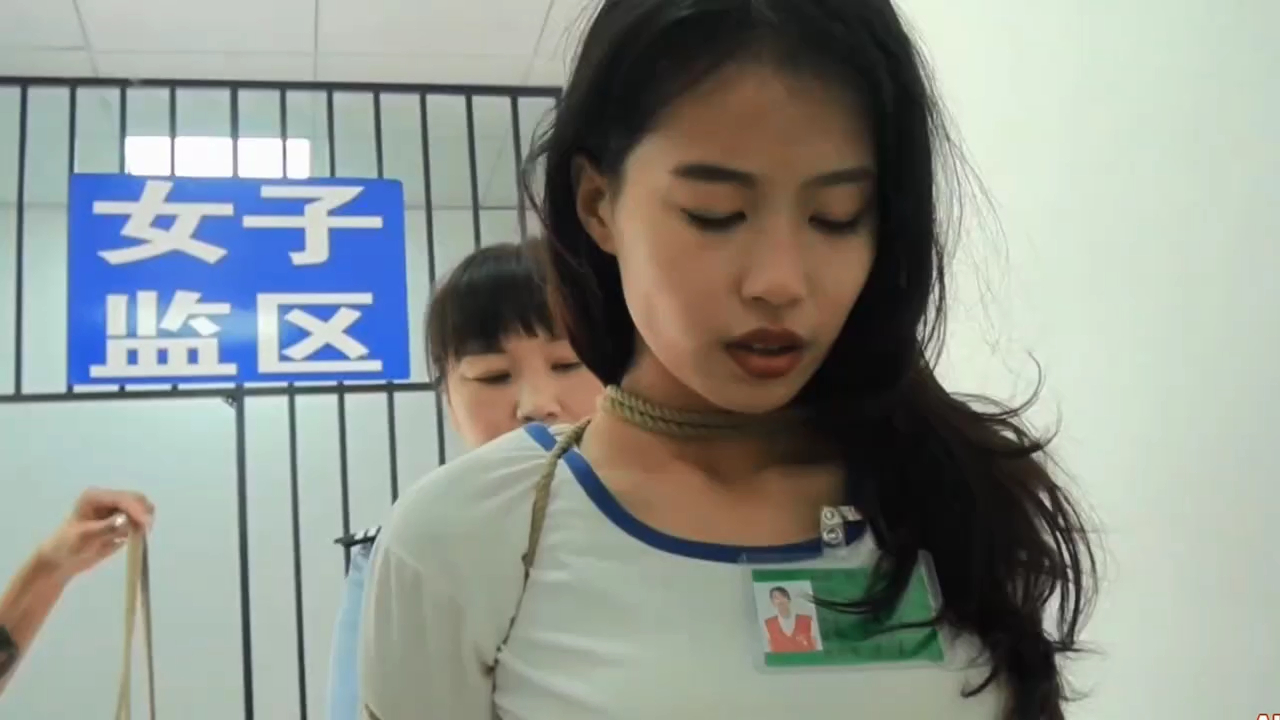 影视短剧俩女子因犯故意杀人和包庇罪,被五花大绑押赴刑场.