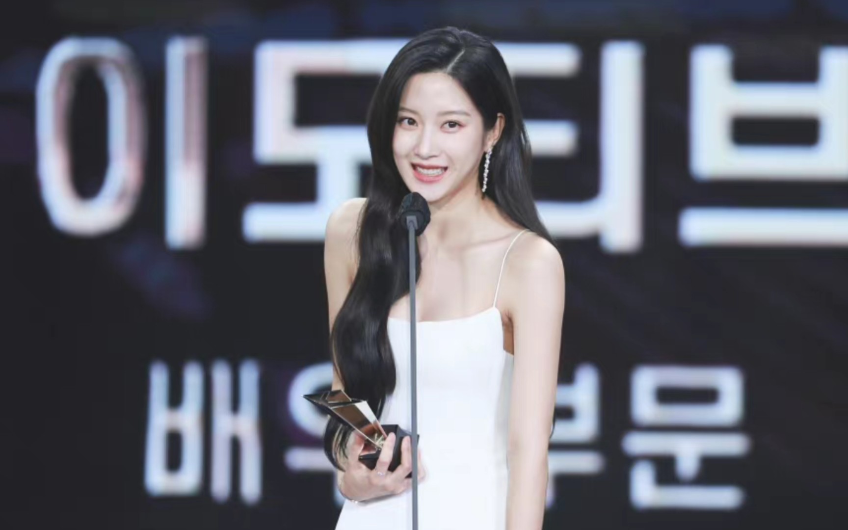 真女神降临被严重低估的美貌文佳煐真的太绝了