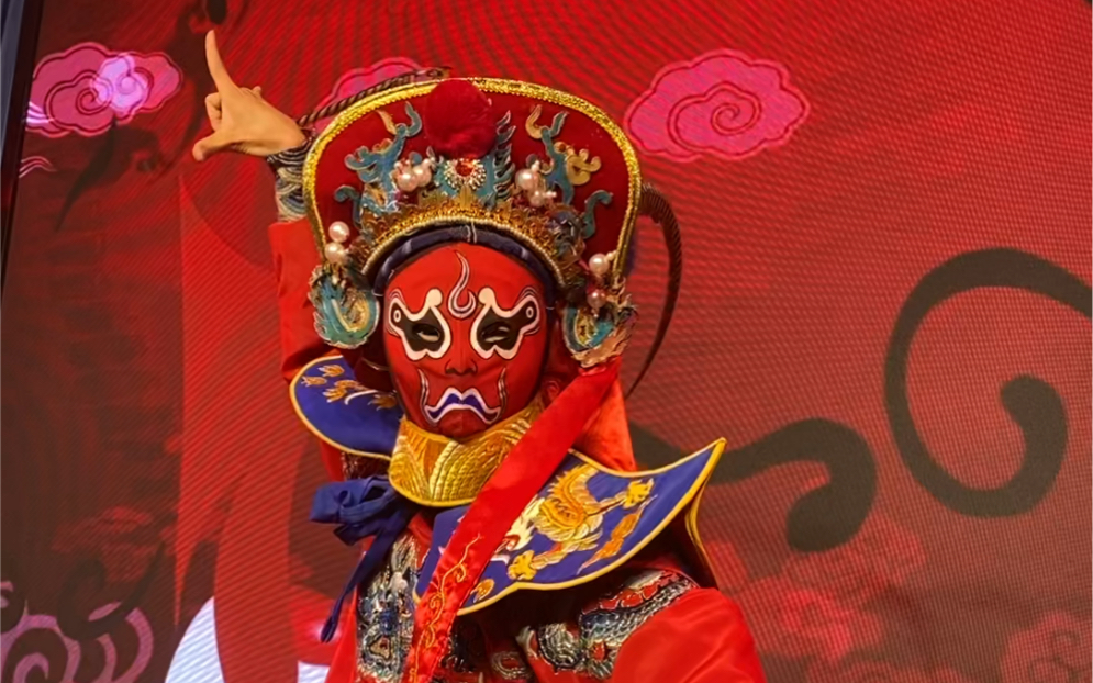 川剧变脸确实挺神奇,我看了半天也没看出来怎么变的,你们能看出来吗?