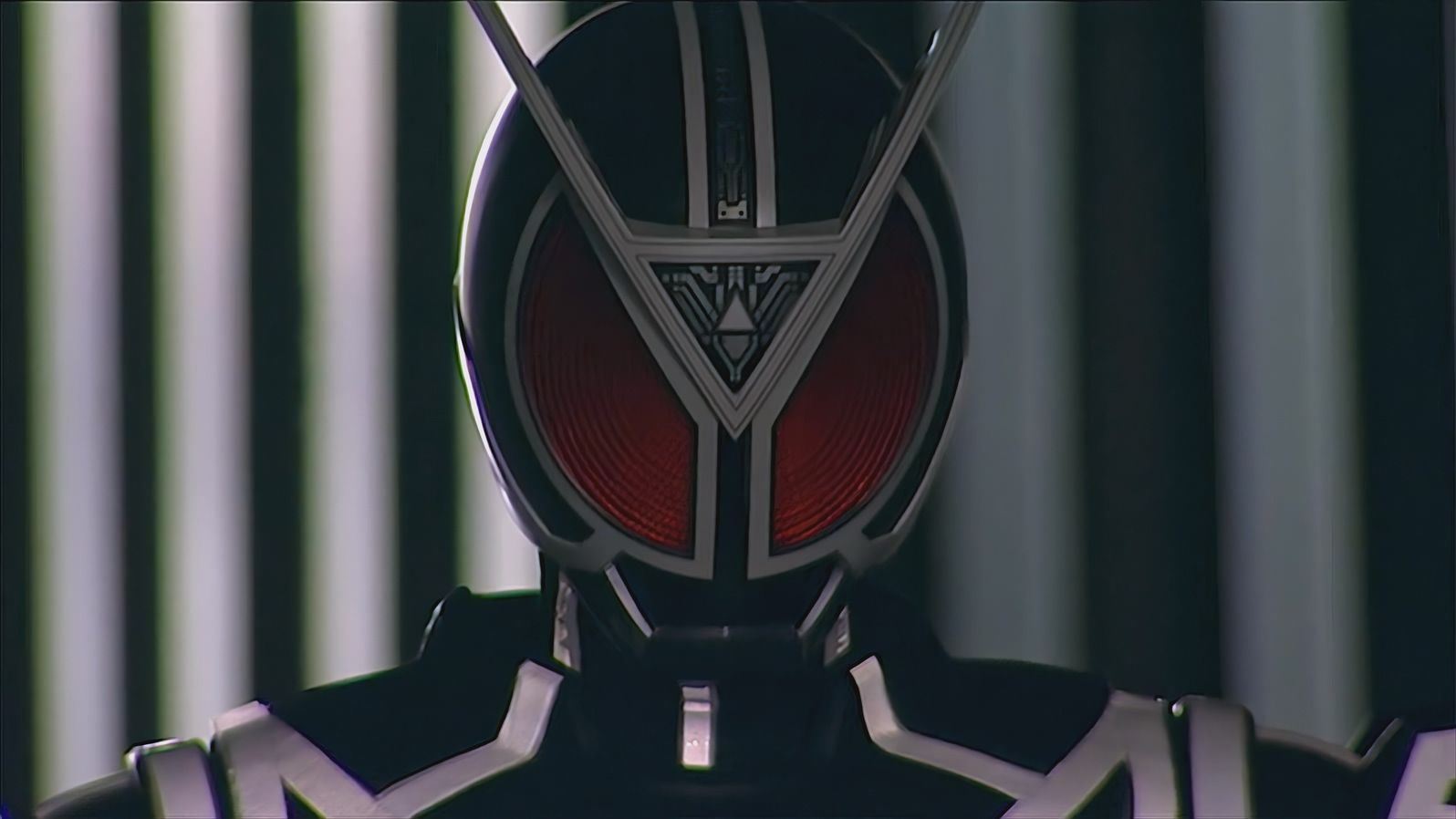 假面骑士faiz—德尔塔刚登场那强大的气场都令草加不敢轻易靠近