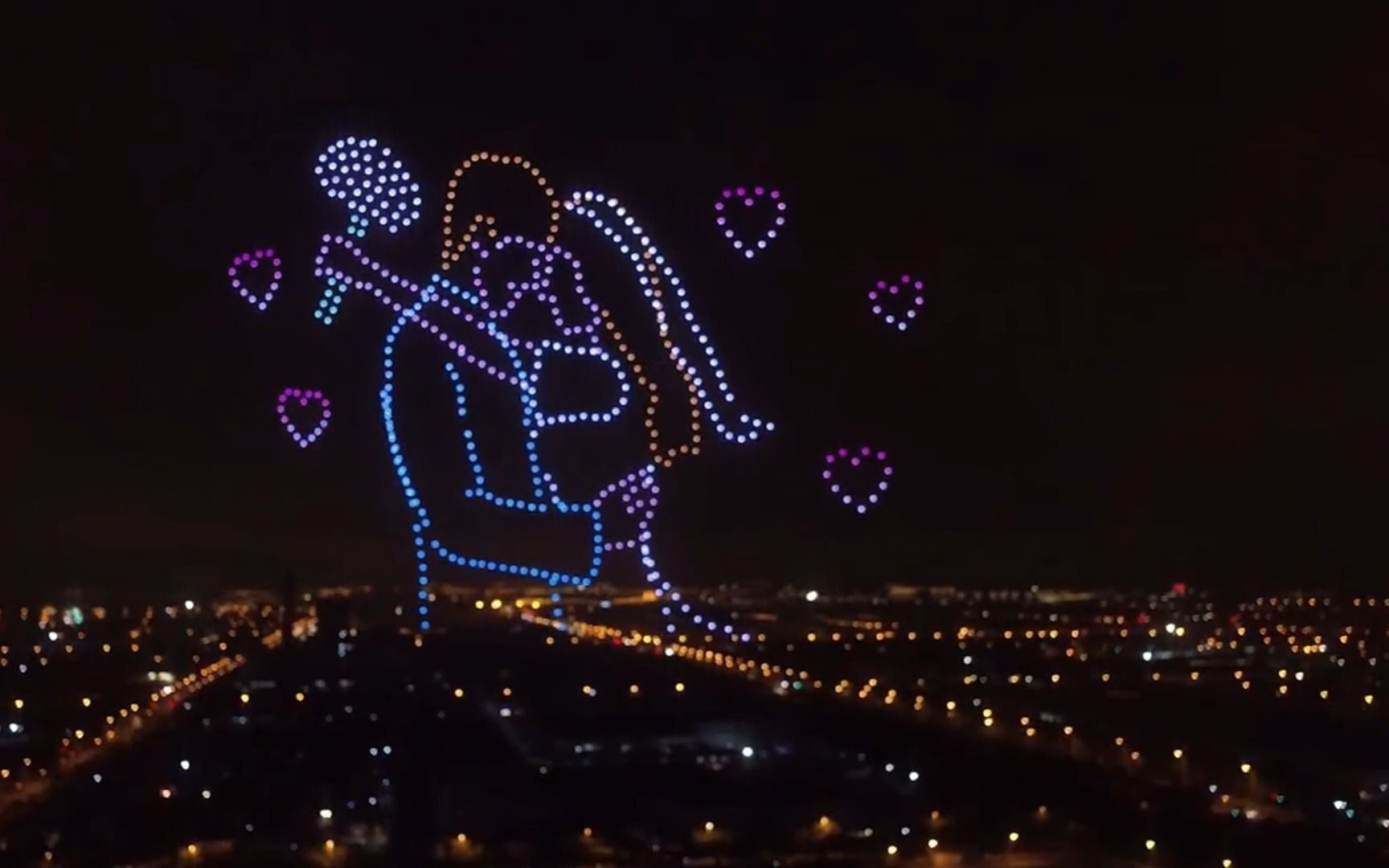 星河滚烫 你是人间理想 ;500台无人机闪耀求婚现场