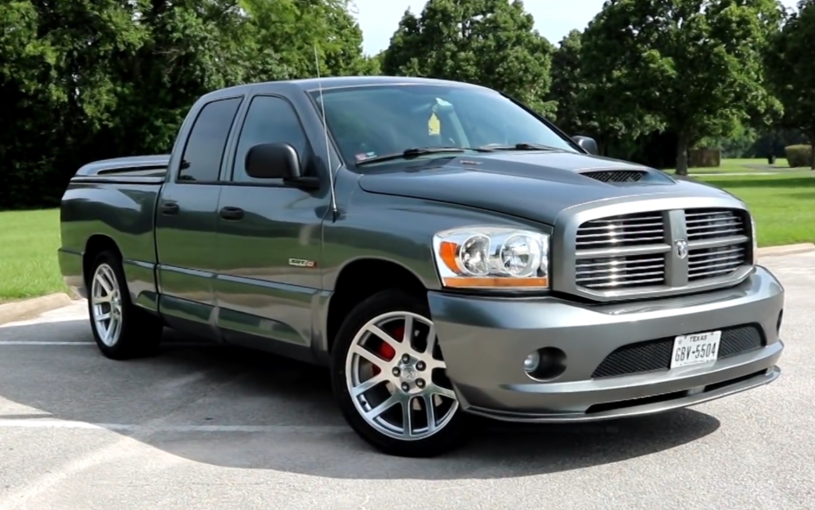 [生肉]霸王龙的祖师爷?蝰蛇发动机的道奇公羊srt-10