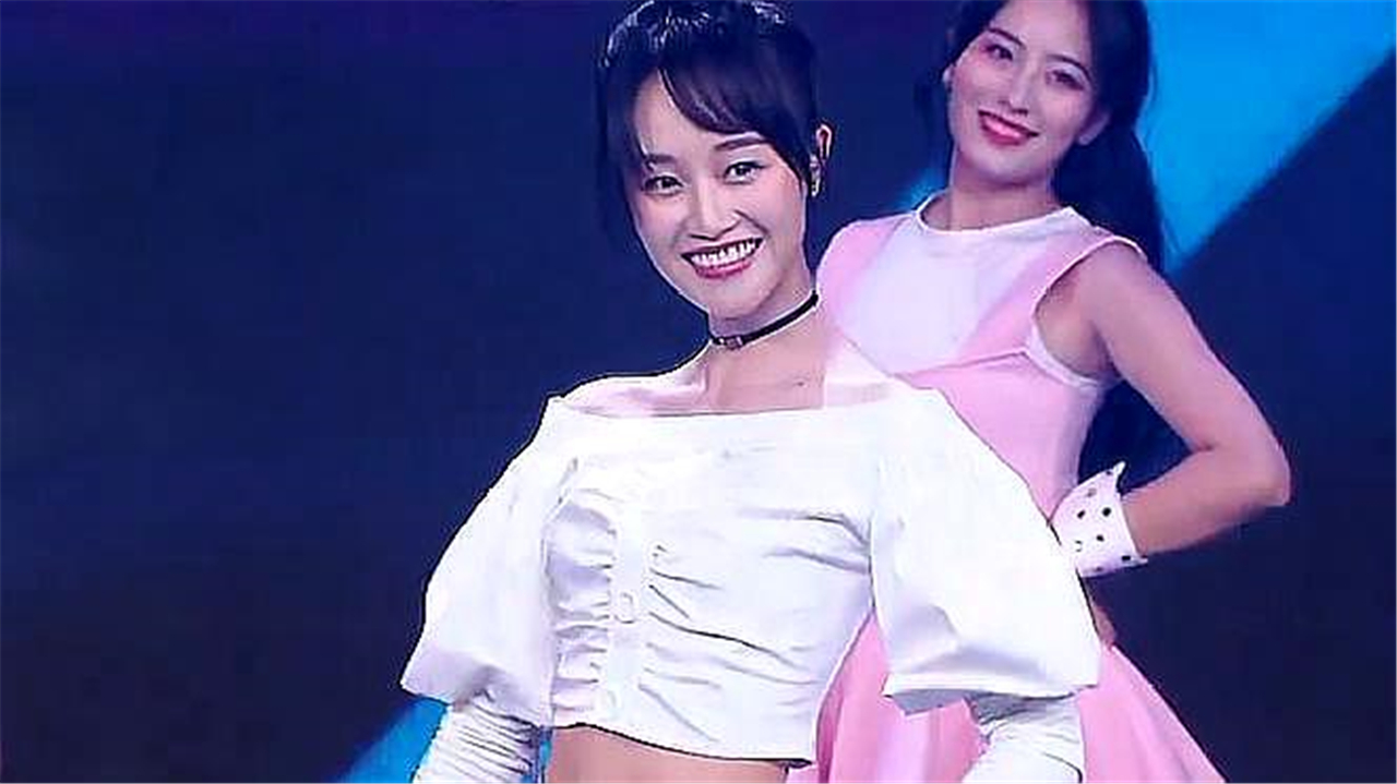 舒畅,蓝盈莹和谭松韵,齐跳抖音神舞,百看不厌啊!