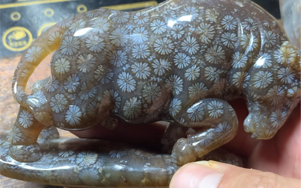 黑冰大花珊瑚玉摆件