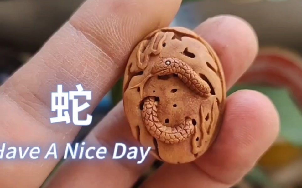 桃核雕刻一条蛇97