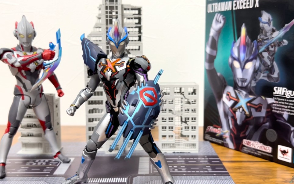 f 艾克斯奥特曼 超越型 玩家实物与对比