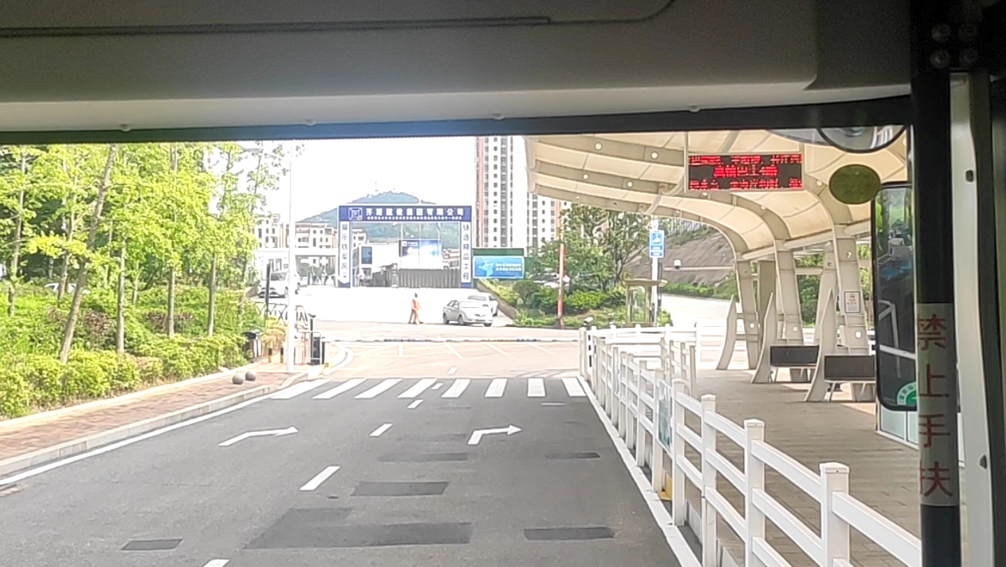 青岛真情巴士集团k3路红崖石西方面运转