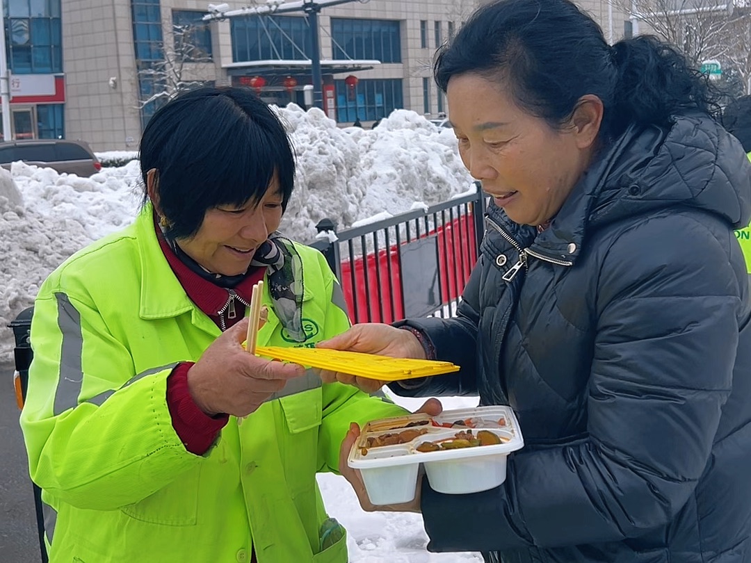 致敬金寨大雪中温暖他人的人,我和家人们做了一件有意义的事.哔哩哔哩bilibili