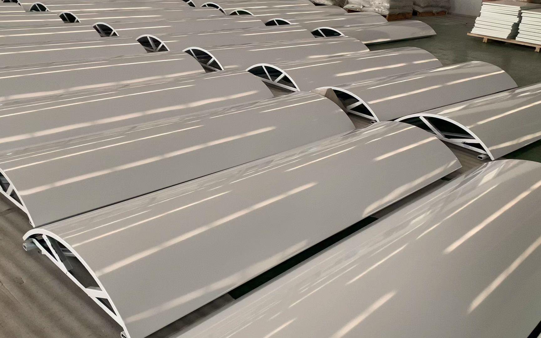 珐琅板弧形装饰搪瓷钢板生产车间实拍