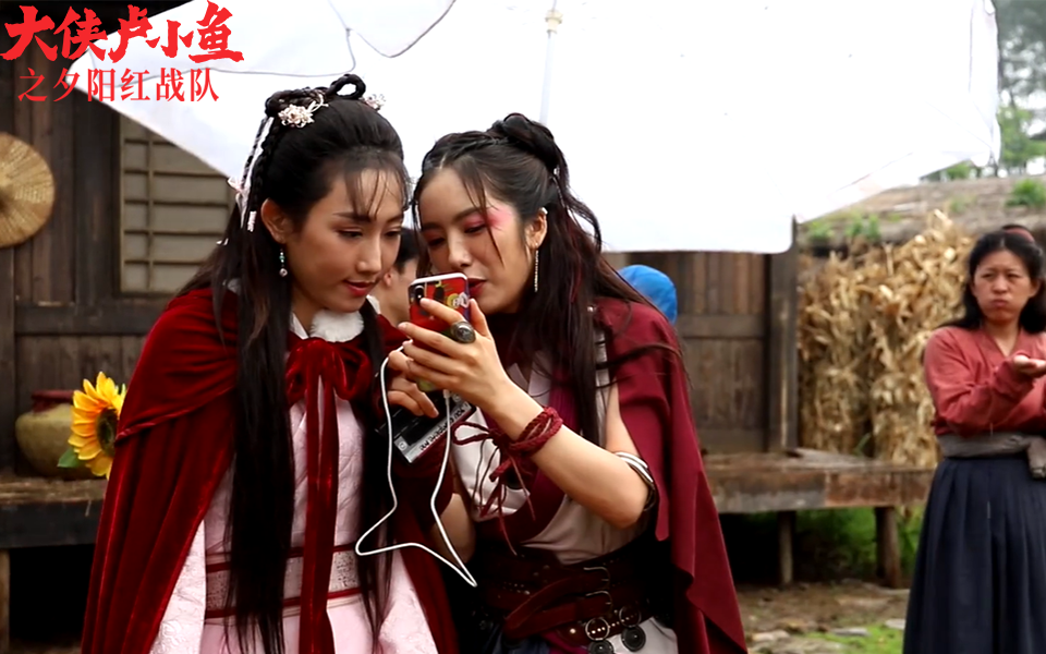 大侠卢小鱼之夕阳红战队非常特别的躲雨方式