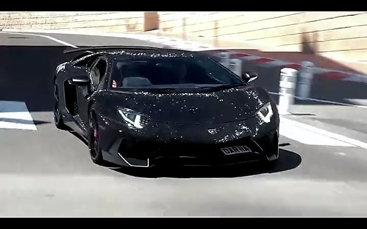 车身镶满施华洛世奇水晶钻石的兰博基尼 这应该才是女孩子想要的星星