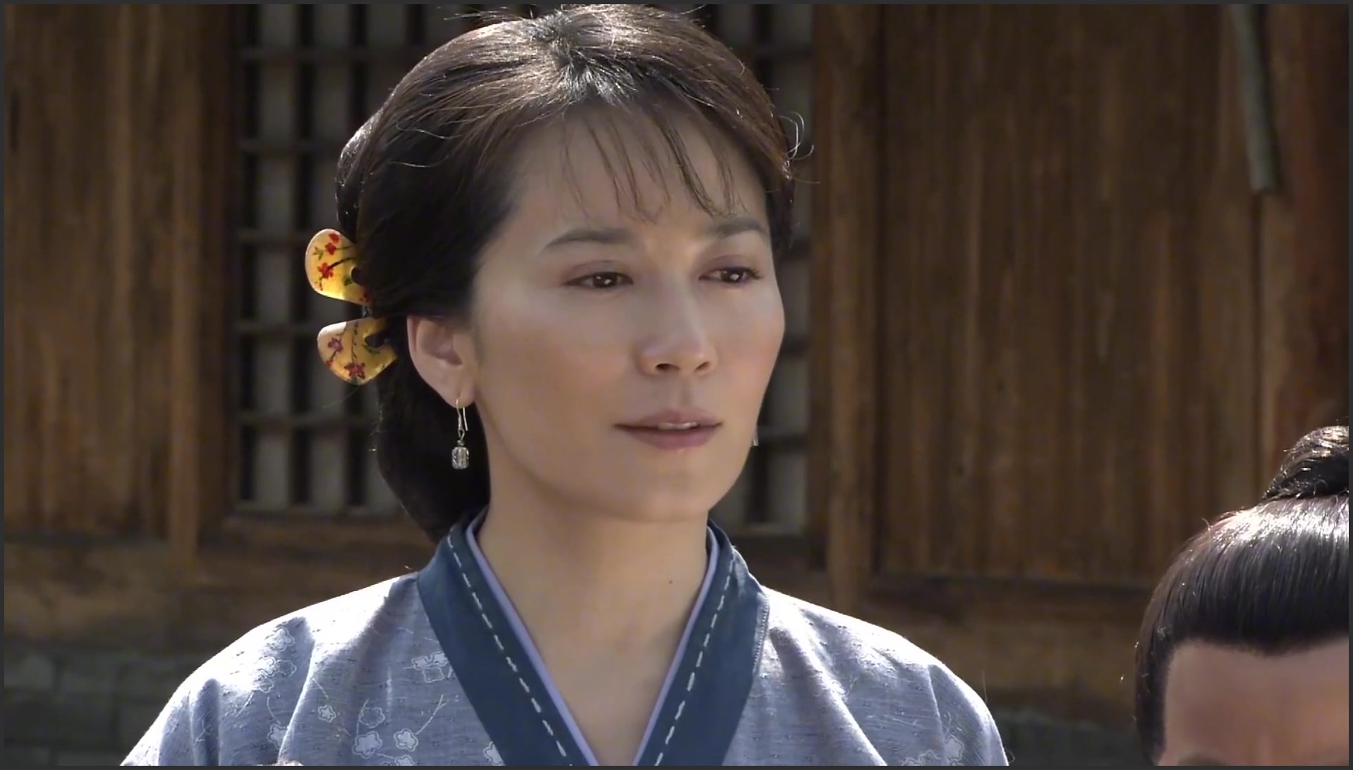 大南迁:先生中箭冲进院子,母子俩倾力相助,谁料是朝廷钦犯