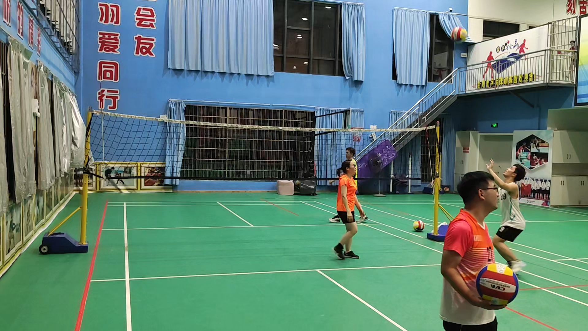 气排球:二传练习,一接练习.国标气排球,新手练习.