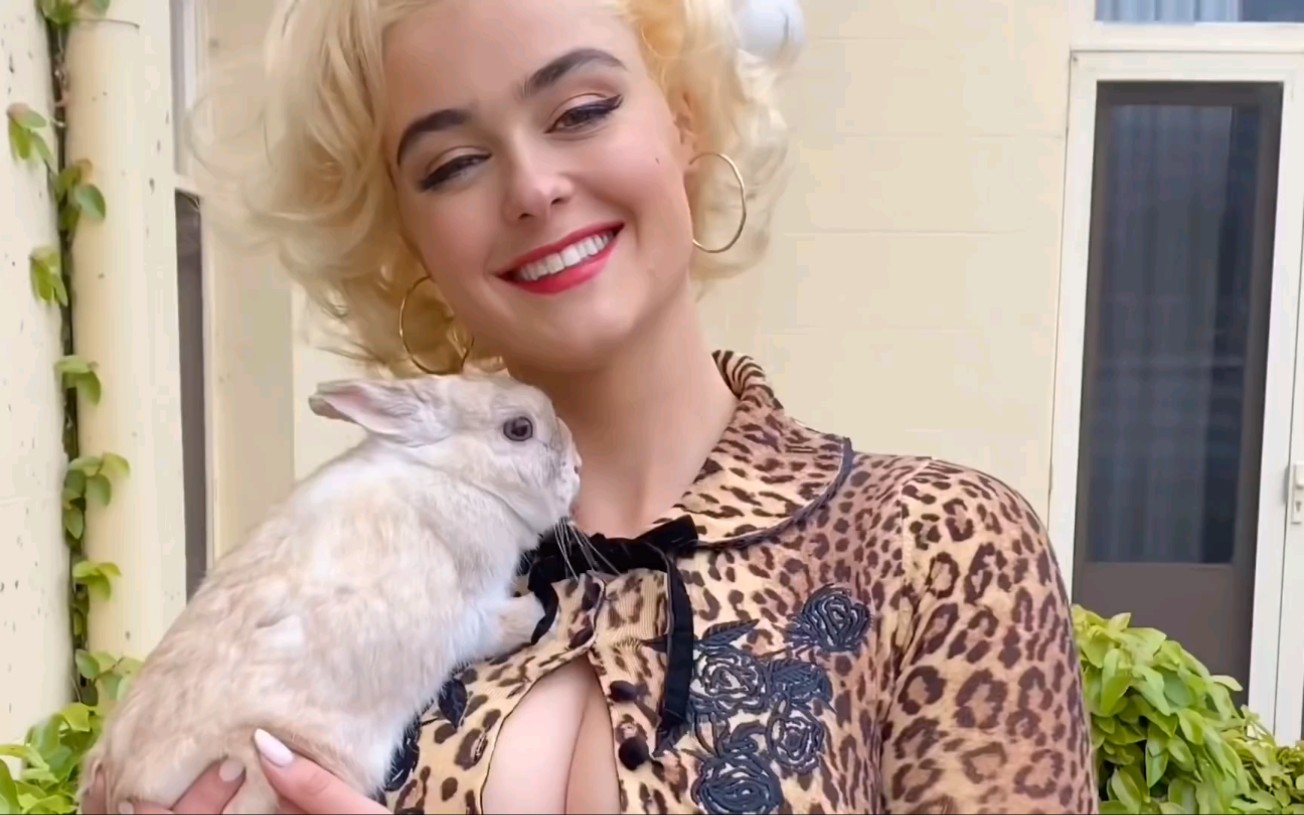 【猛男必看】【欧美区】澳洲大姐姐Stefania Ferrario秋季套装写真.哔哩哔哩bilibili