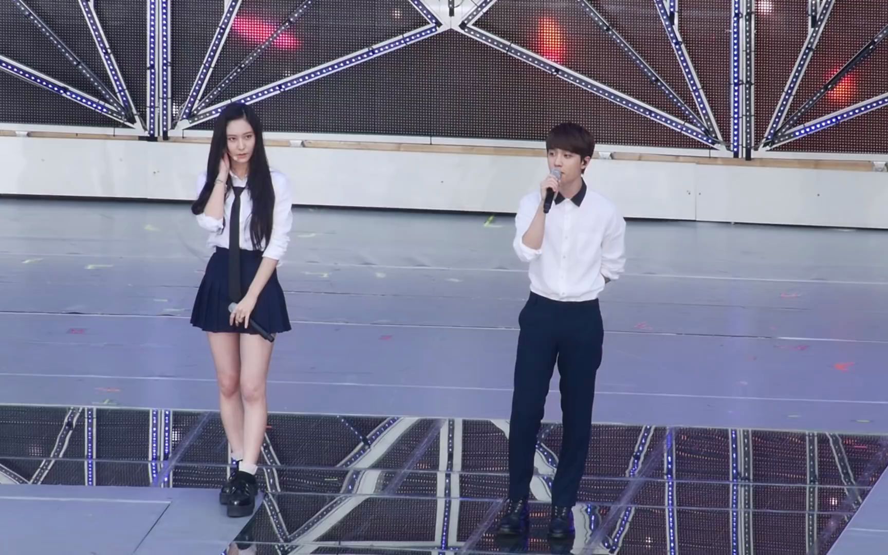 [图]8年前f(x)与exo的夏天 140815 SMTOWN Goodbye Summer