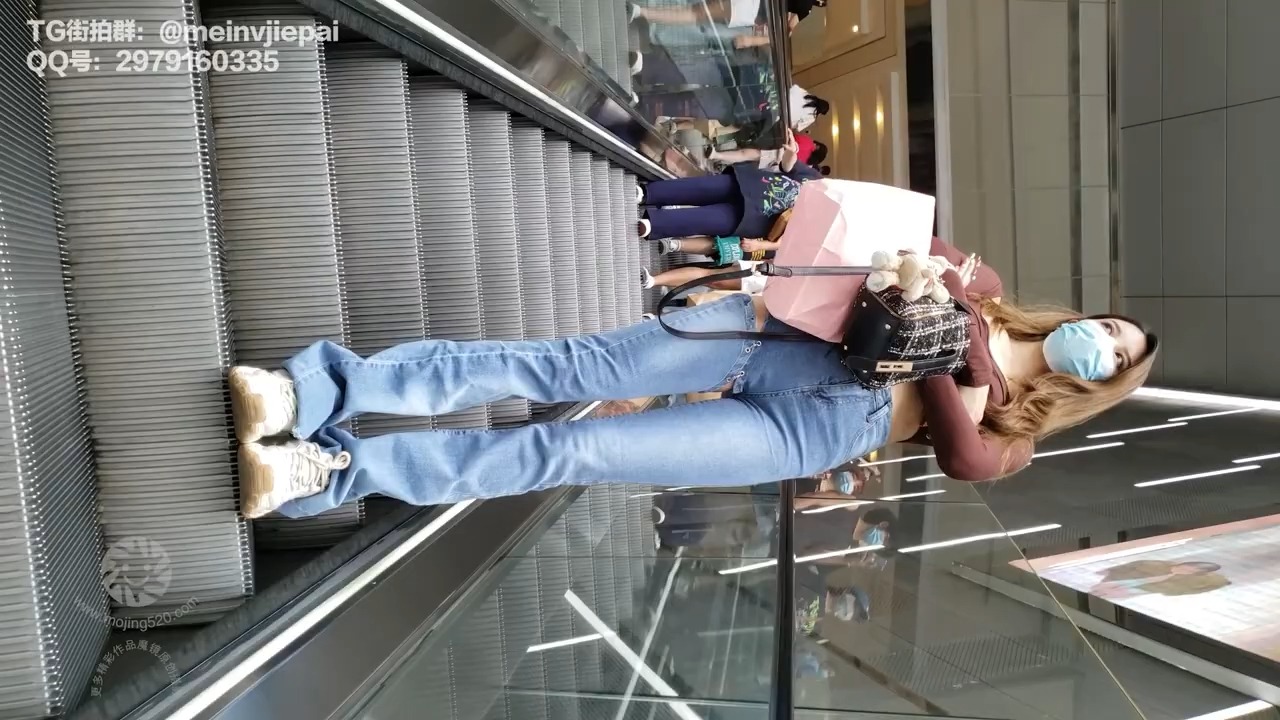 207-街拍爱逛街的牛仔裤美女