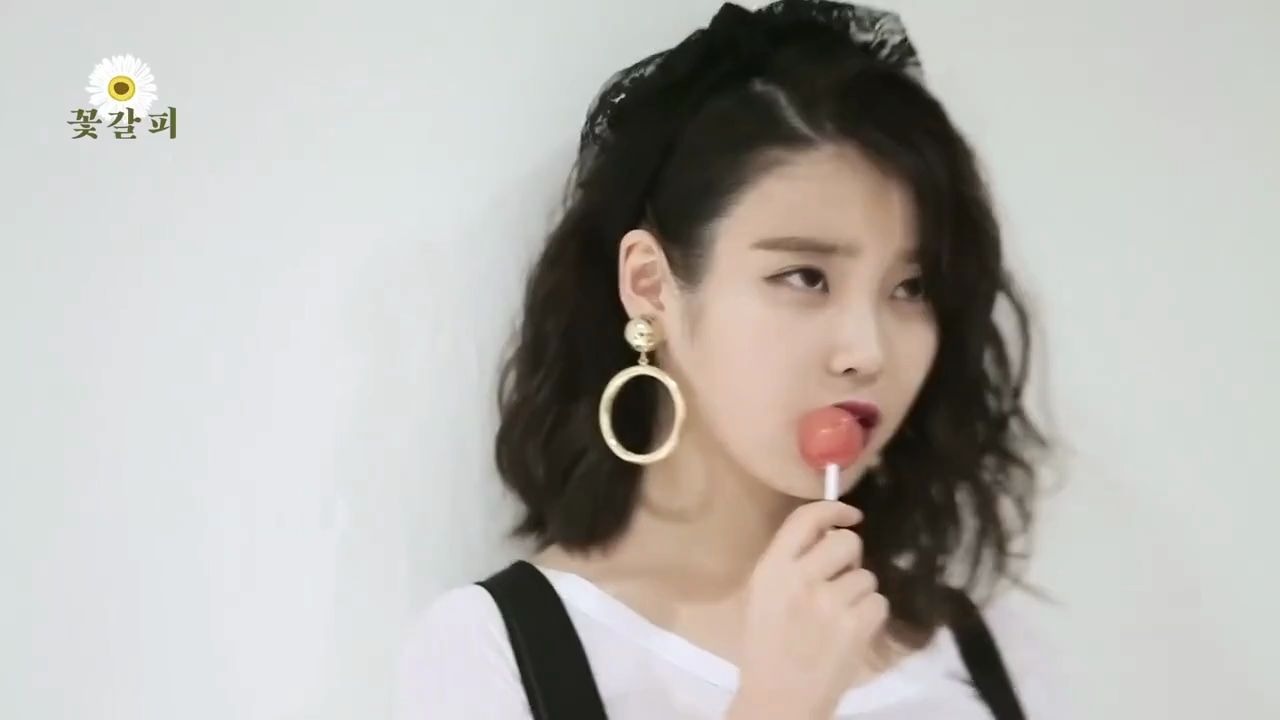 [图]IU-小丑在对着我们微笑