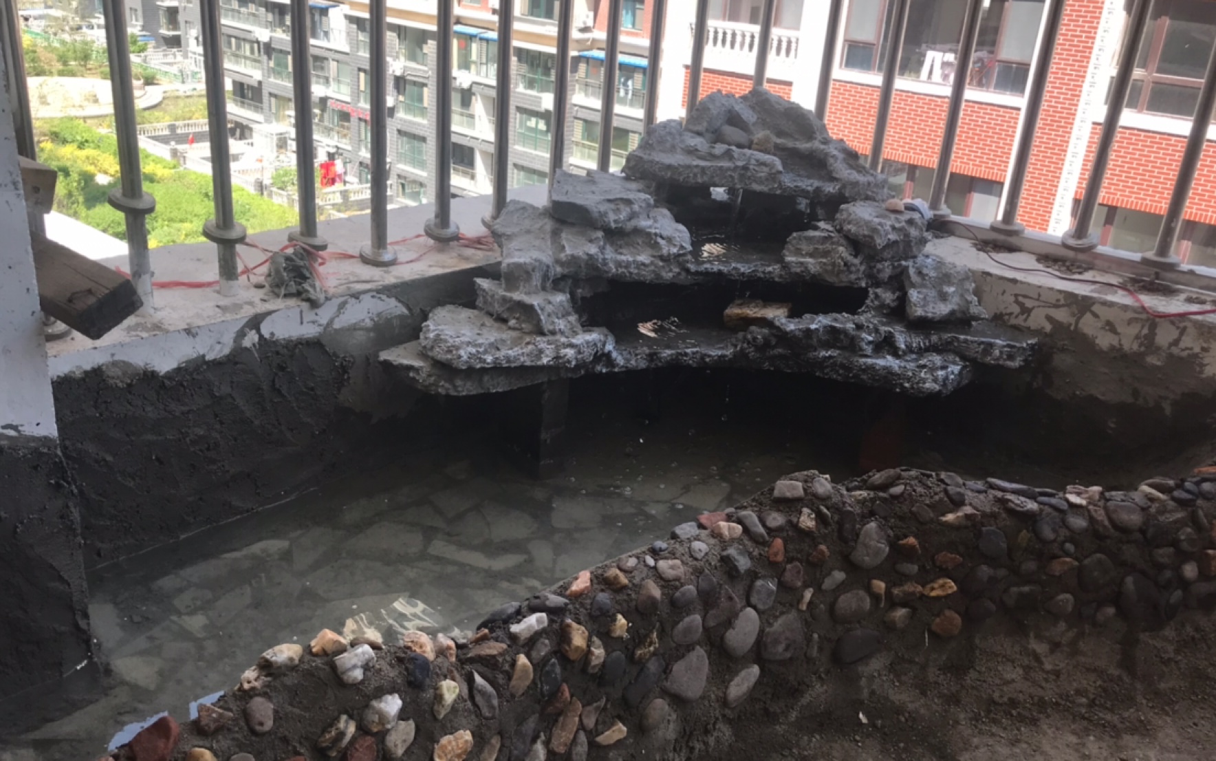 纯手工制作假山鱼池