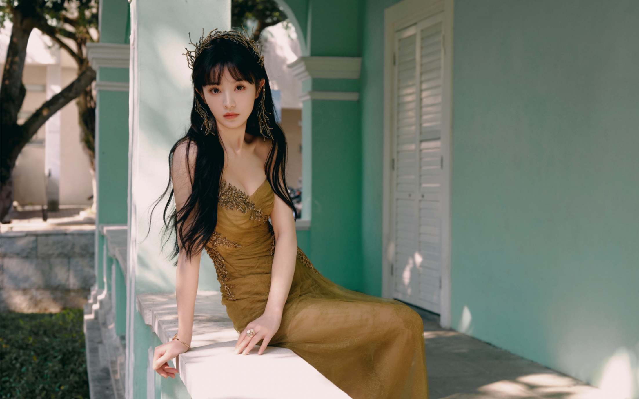 田曦薇爱奇艺尖叫之夜红毯内场造型,身材真的很好.