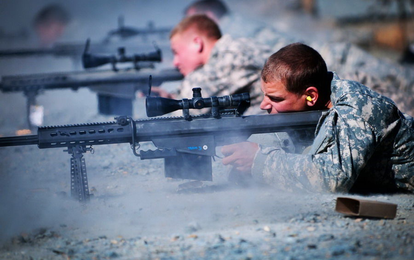 巴雷特m82a1到底是栓狙还是半自动狙这个模拟器会告诉你