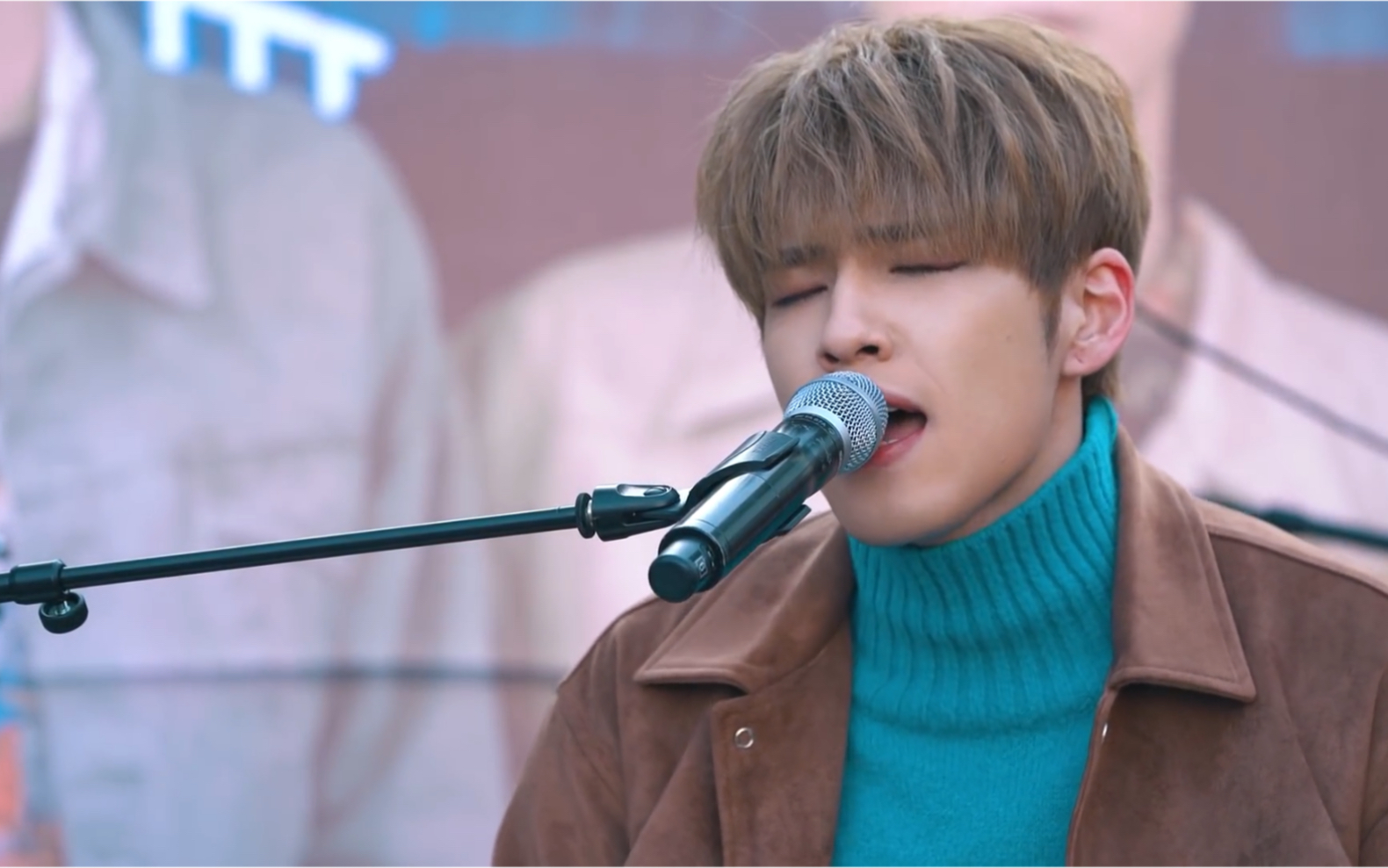 [图]【DAY6】171119新村Busking Live ‘You were beautiful’路演现场（1080P高清）