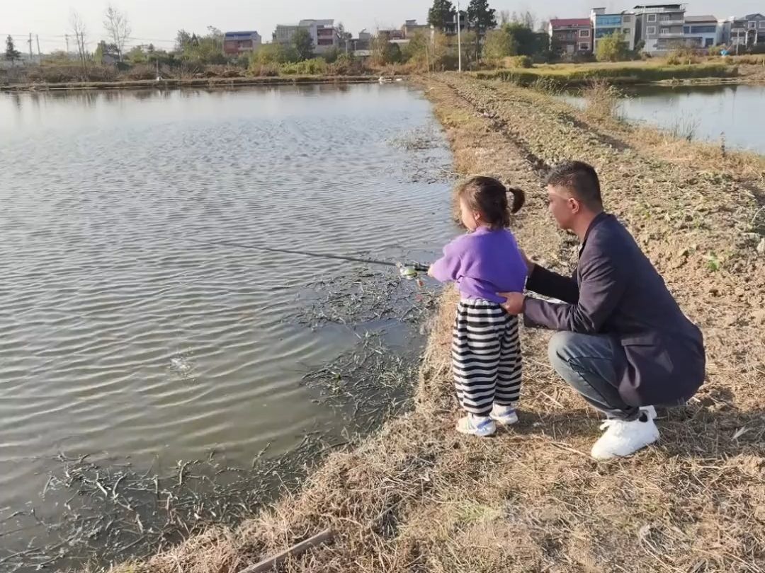 孩子太小了,不要让她钓鱼!对钓友伤害很深的哔哩哔哩bilibili