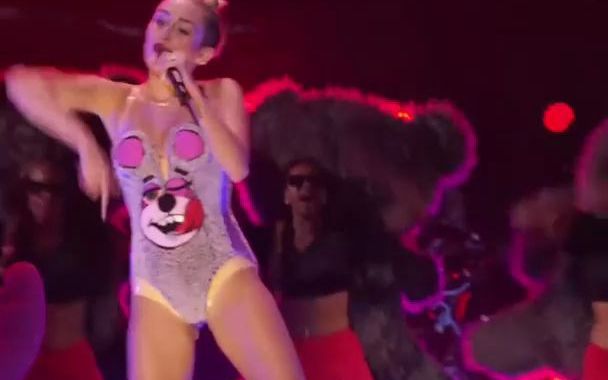 [图]【神级现场】miley cyrus-we cant stop#现场版live