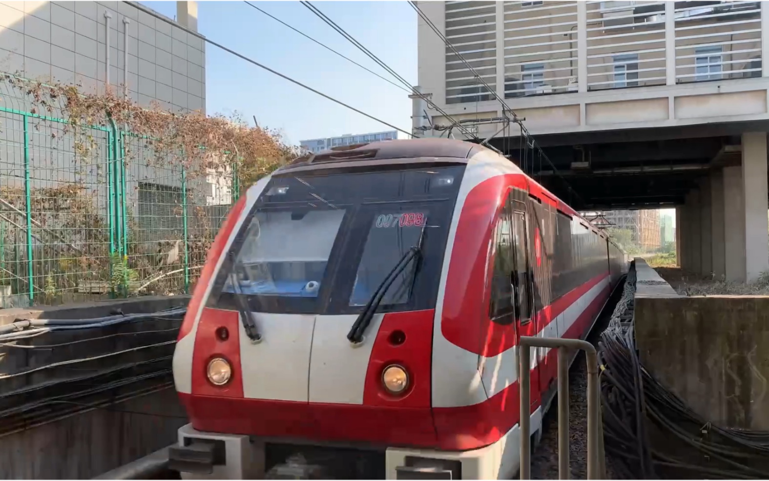 南京地铁2号线新程序版vvvf首组车097098随拍