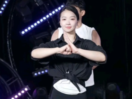 陈石磊邓润菲肩上芭蕾户外直播表演20240503(1)