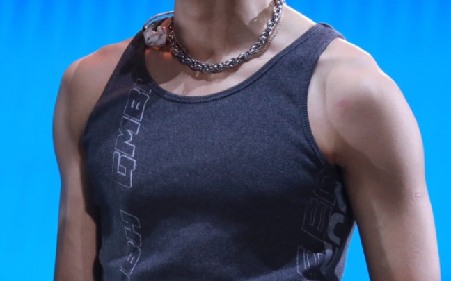 威神v黄旭熙我就馋他宝宝脸蛋魔鬼身材