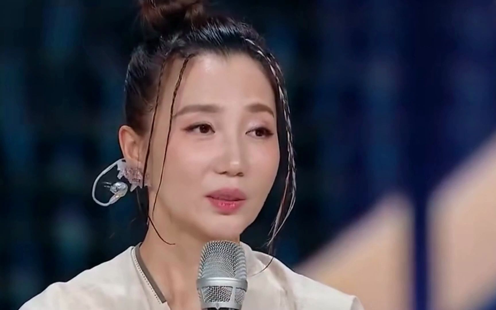 阿朵因身体原因退出《闪光的乐队》:等我把身体养壮壮的再见