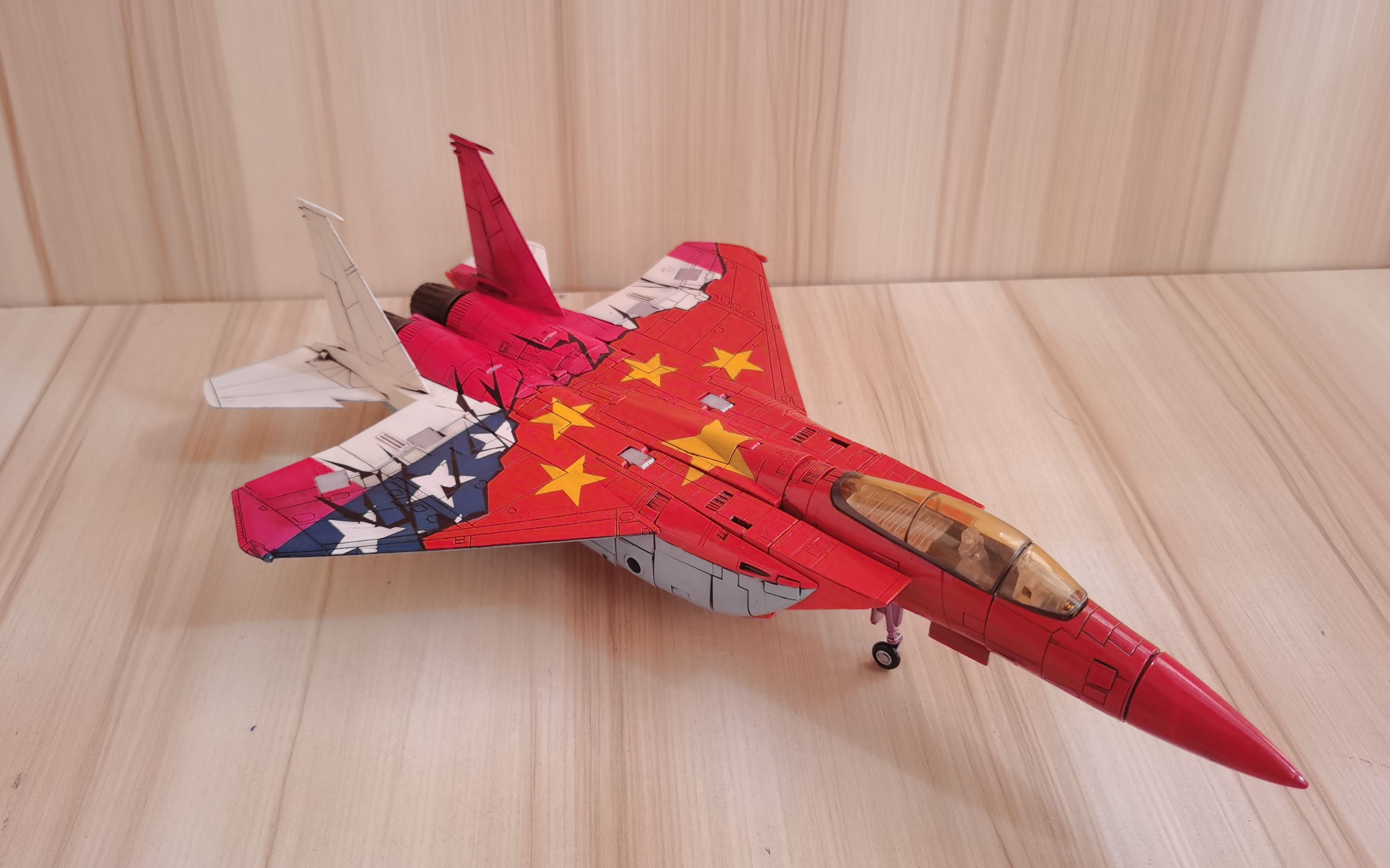 国庆特制mp03红蜘蛛,头一次想给自己涂的玩具起个名儿,我想叫他新纪元