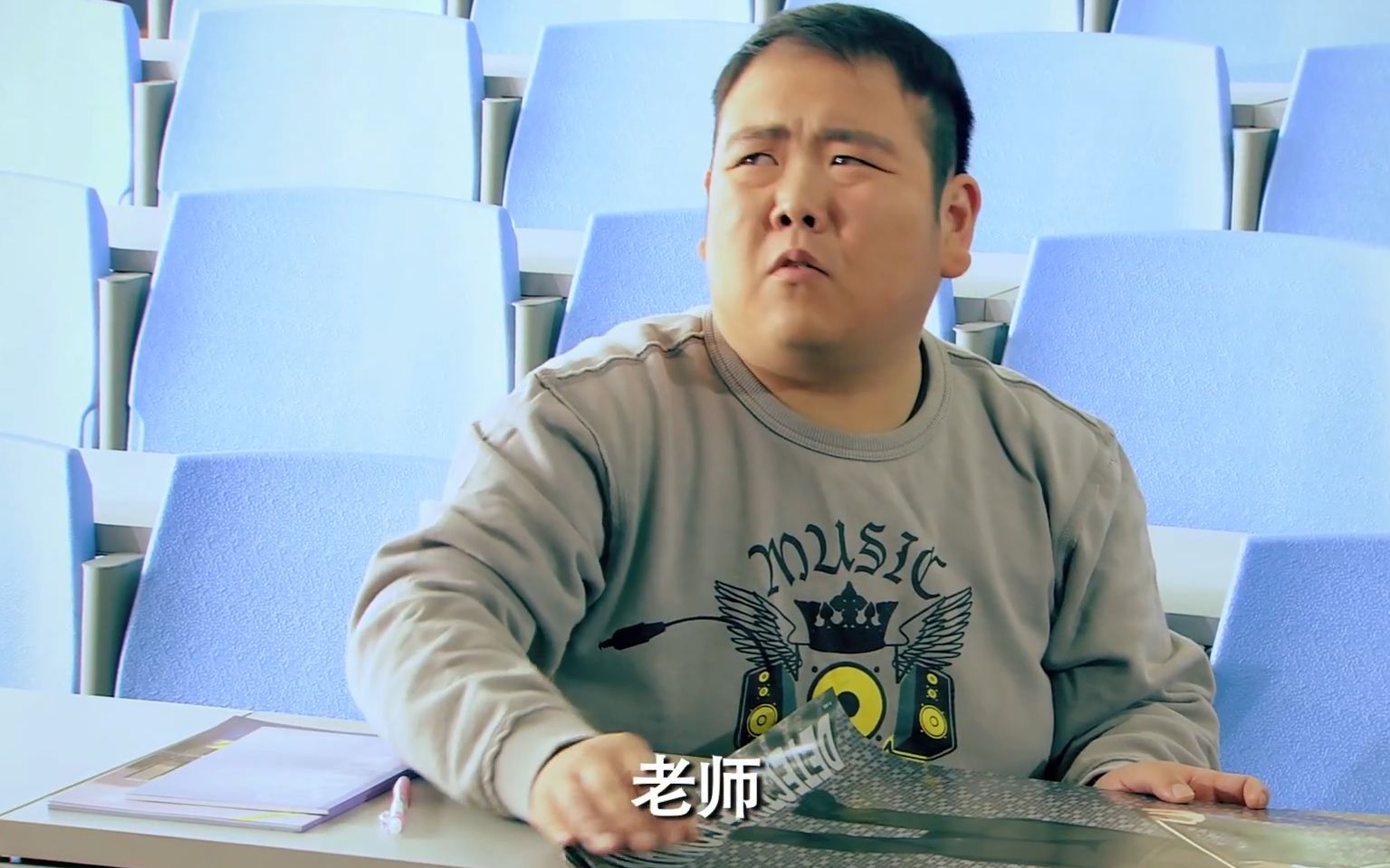 【爱情公寓】胡一菲学生宿舍墙上挂柯南,原因是挂了柯南,挂科难!