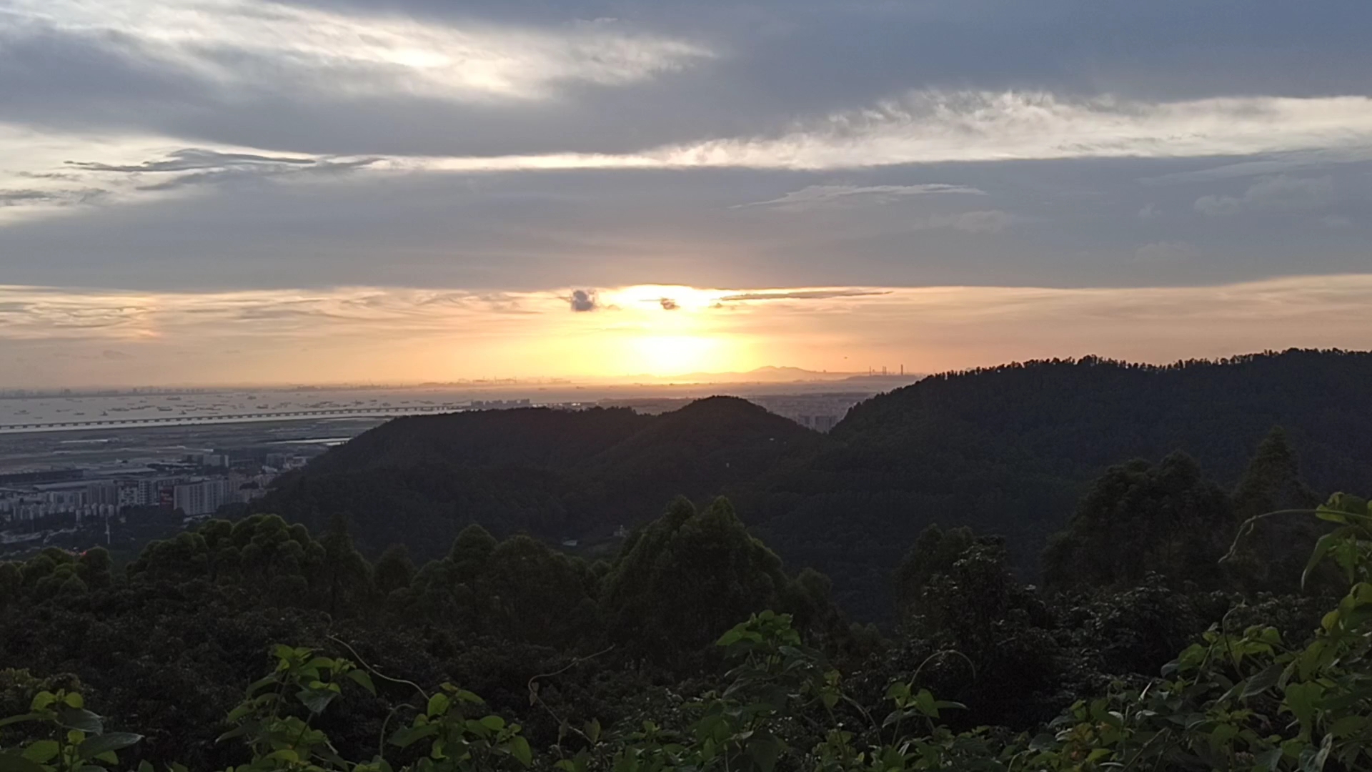 深圳西乡,凤凰山看夕阳