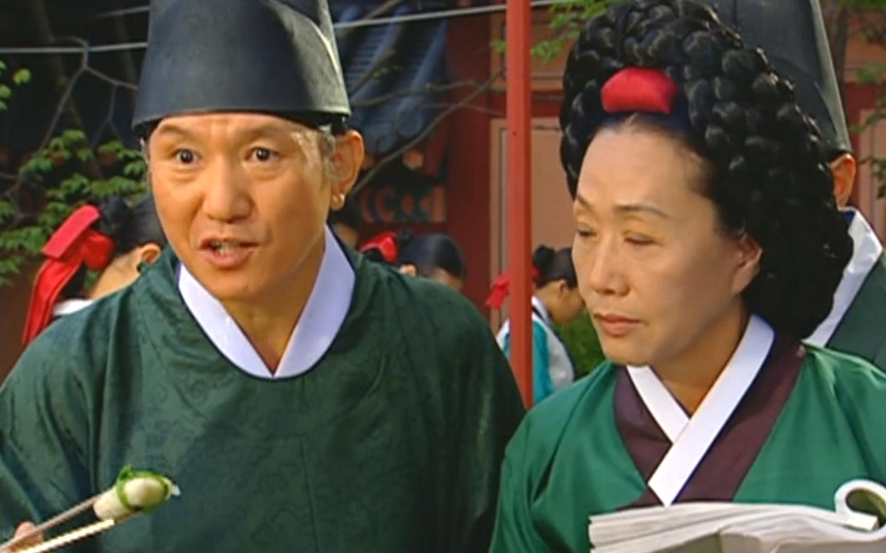 长今虽然丢失面粉 可用自己高超厨艺做出美味佳肴 尚膳大人很是夸赞